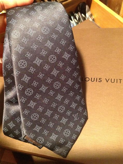 louis vuitton monogram tie.